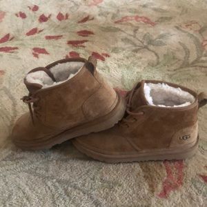 Boys size 6 Ugg’s
